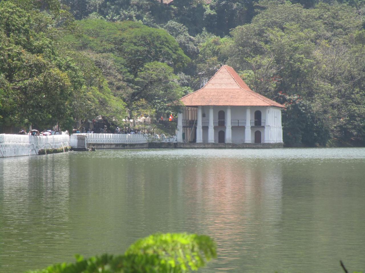 New Nethmi Villa Kandy Exterior photo